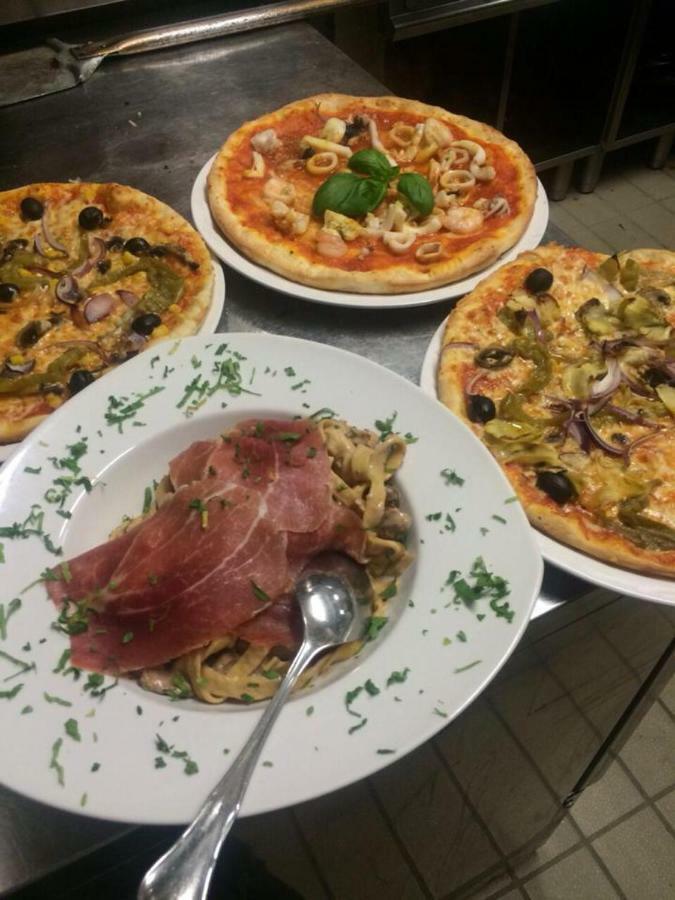 Отель Weinstube Heigl Restaurante Pizzeria Puccini Ландсхут Экстерьер фото